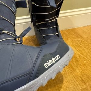 Size 9 women’s 32 snowboarding boot